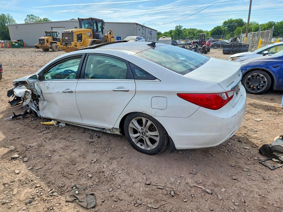 Photo 2 from auction – 2013 HYUNDAI SONATA with VIN 5NPEC4AC5DH672044
