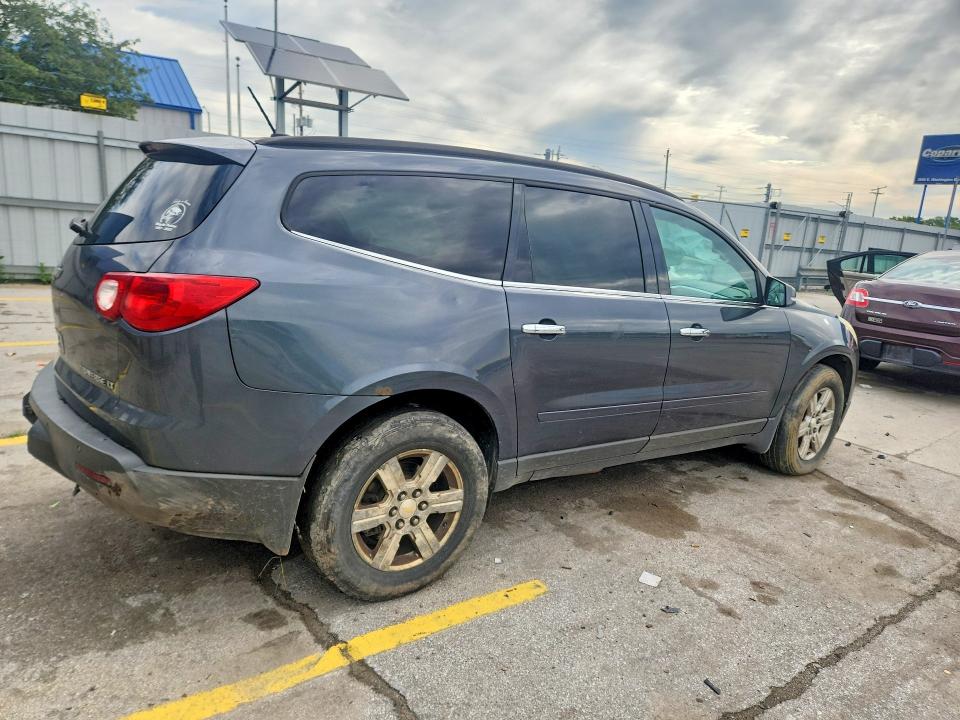 Photo 3 from auction – 2011 CHEVROLET TRAVERSE with VIN 1GNKVGED2BJ333223