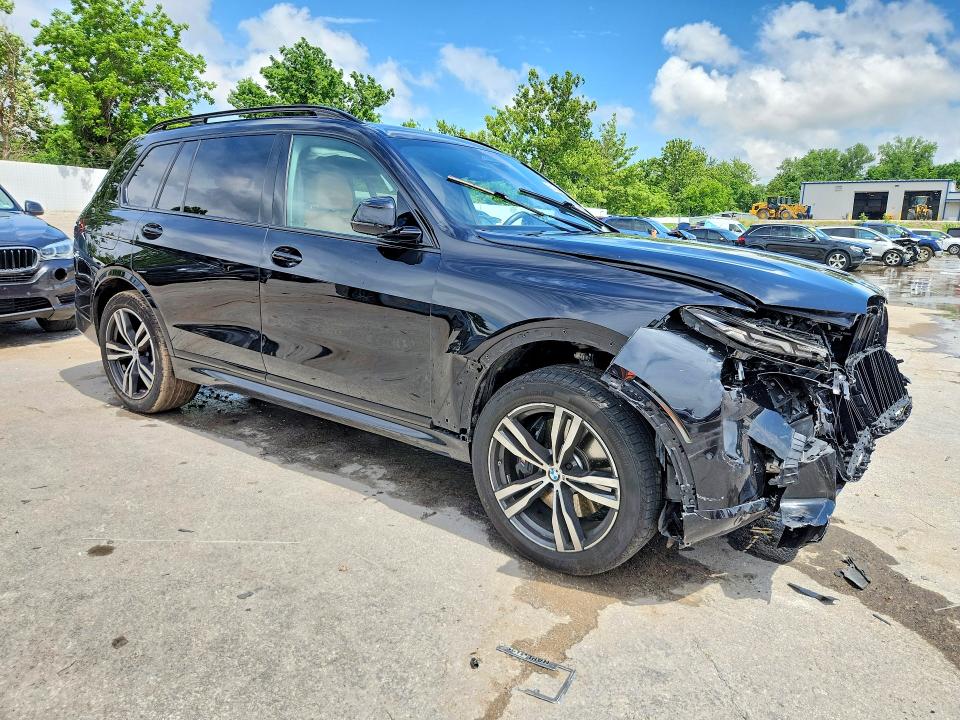 Photo 4 from auction – 2025 BMW X7 with VIN 5UX23EM05S9W78392