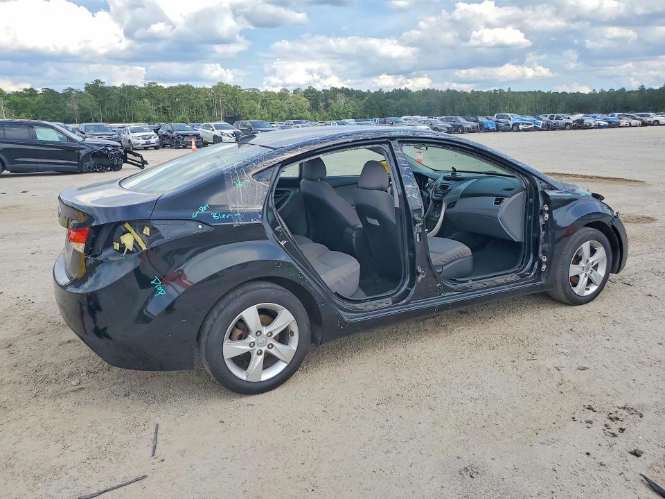 Photo 3 from auction – 2013 HYUNDAI ELANTRA with VIN 5NPDH4AE2DH300191
