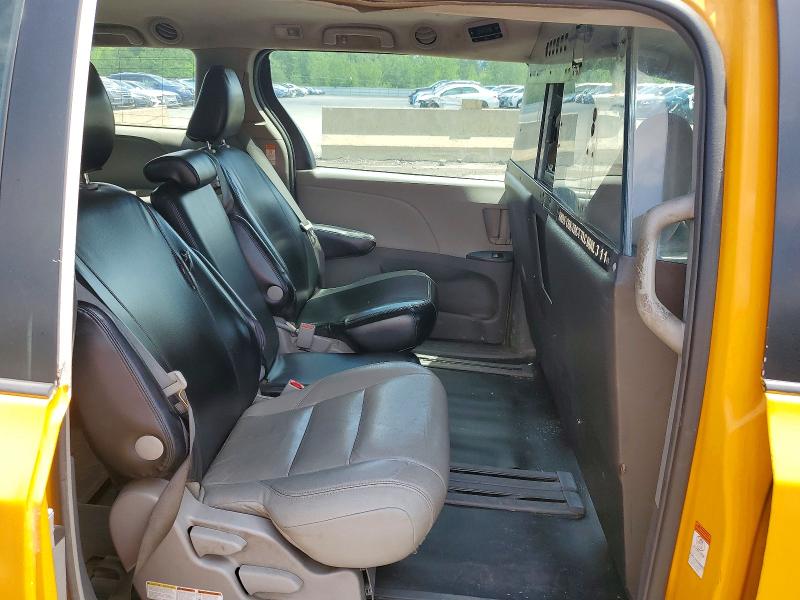 Foto 11 de la subasta – 2017 TOYOTA SIENNA con VIN 5TDZZ3DC5HS841176