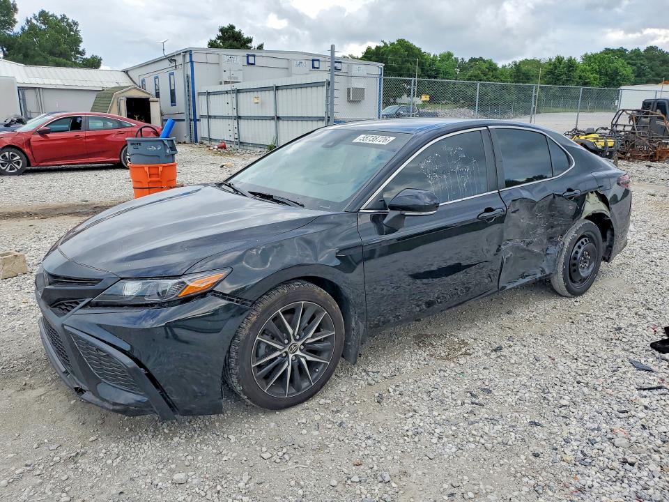 Photo 1 from auction – 2022 TOYOTA CAMRY with VIN 4T1G11AK0NU652663
