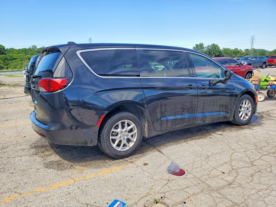 Photo 3 from auction – 2023 CHRYSLER VOYAGER with VIN 2C4RC1CG5PR566264
