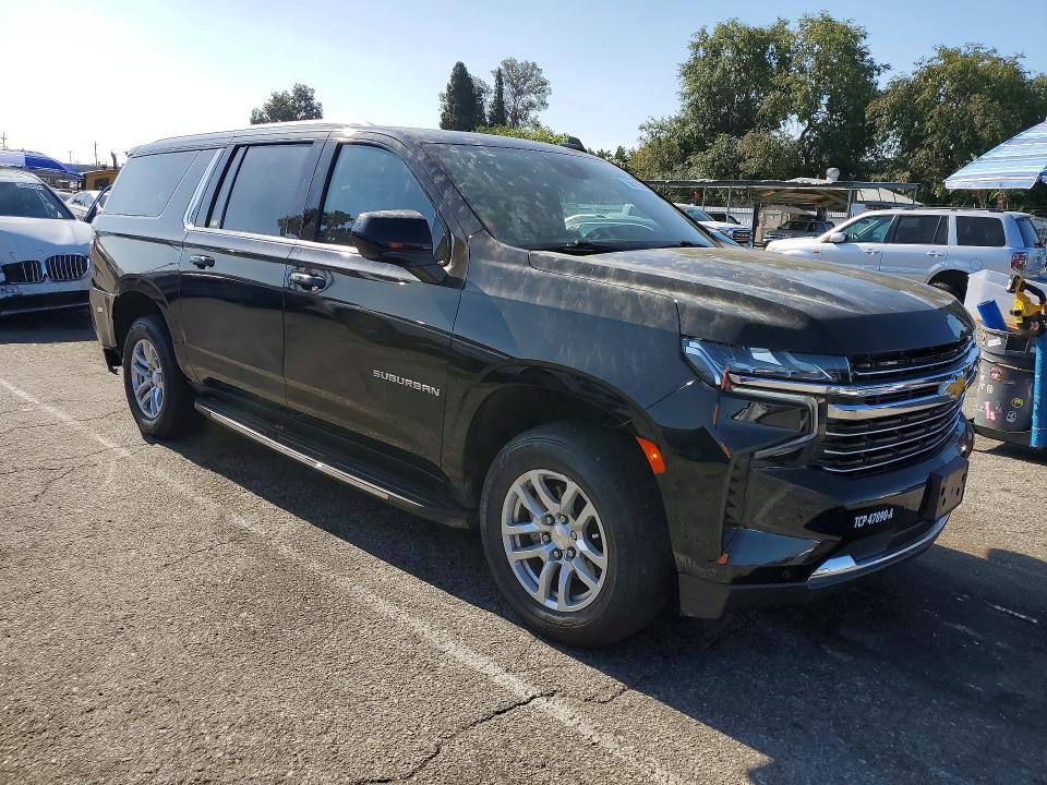 Photo 4 from auction – 2023 CHEVROLET SUBURBAN with VIN 1GNSKCKD3PR414052
