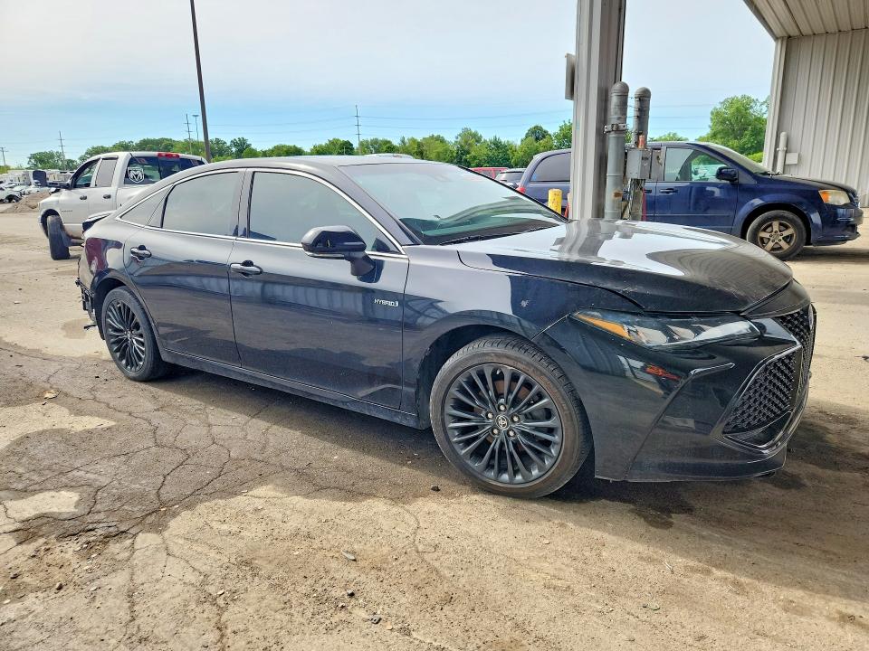 Photo 4 from auction – 2019 TOYOTA AVALON HYBRID with VIN 4T1B21FB4KU001600