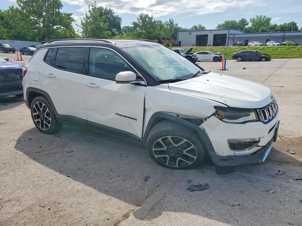 Photo 4 from auction – 2017 JEEP COMPASS with VIN 3C4NJDCB6HT630661