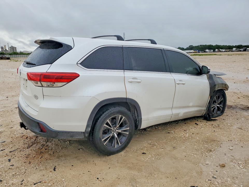 Foto 3 de la subasta – 2017 TOYOTA HIGHLANDER con VIN 5TDZARFH4HS028673