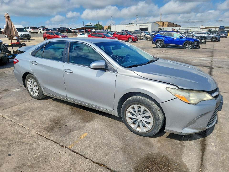 Снимка 4 от търг – 2016 TOYOTA CAMRY с VIN 4T4BF1FK2GR542243
