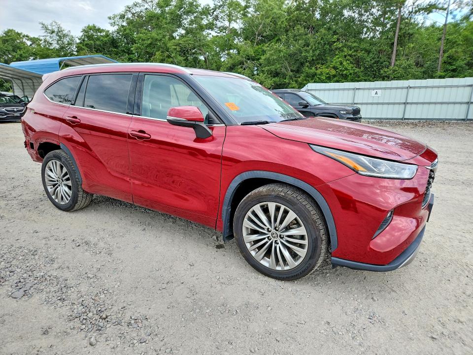 Zdjęcie 4 z aukcji – 2022 TOYOTA HIGHLANDER z VIN 5TDFZRBH3NS212967