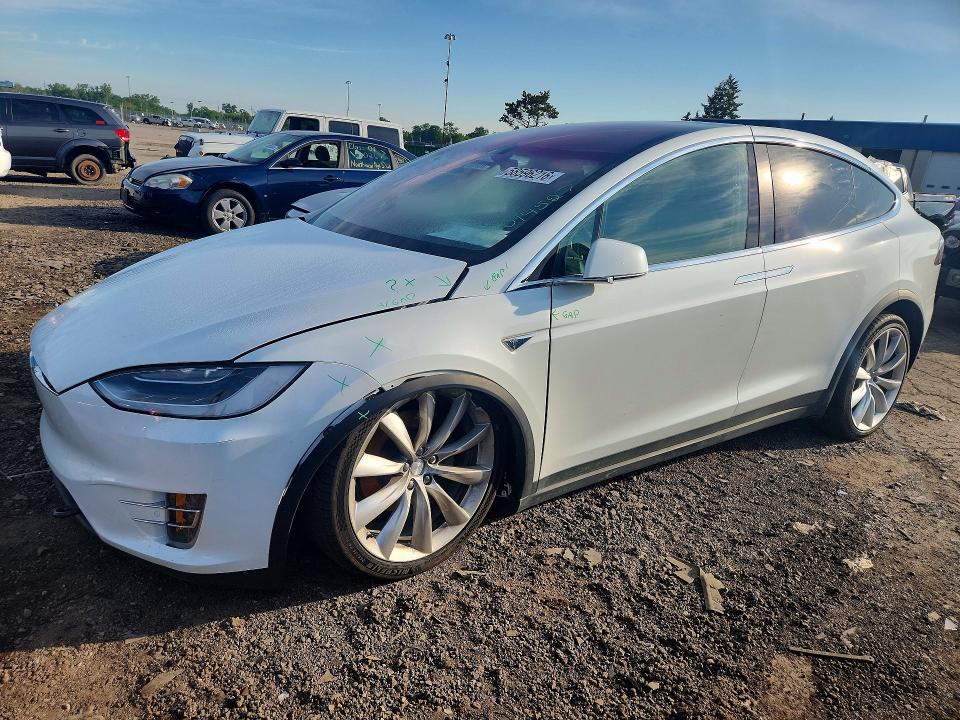 TESLA MODEL X 2016 with VIN 5YJXCBE2XGF014527 - Photo from auction