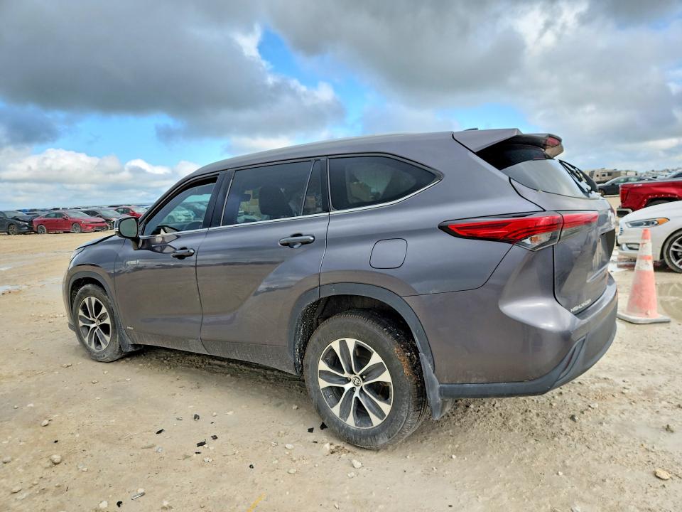 Photo 2 from auction – 2021 TOYOTA HIGHLANDER with VIN 5TDGBRCH6MS046708