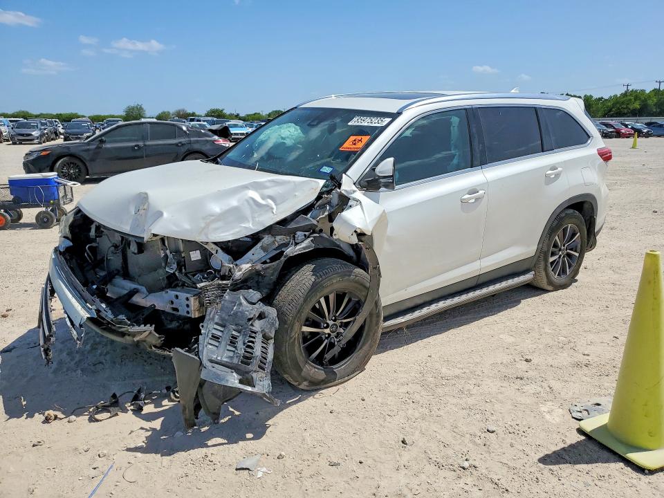 TOYOTA HIGHLANDER 2019 with VIN 5TDKZRFH4KS339747 - Photo from auction