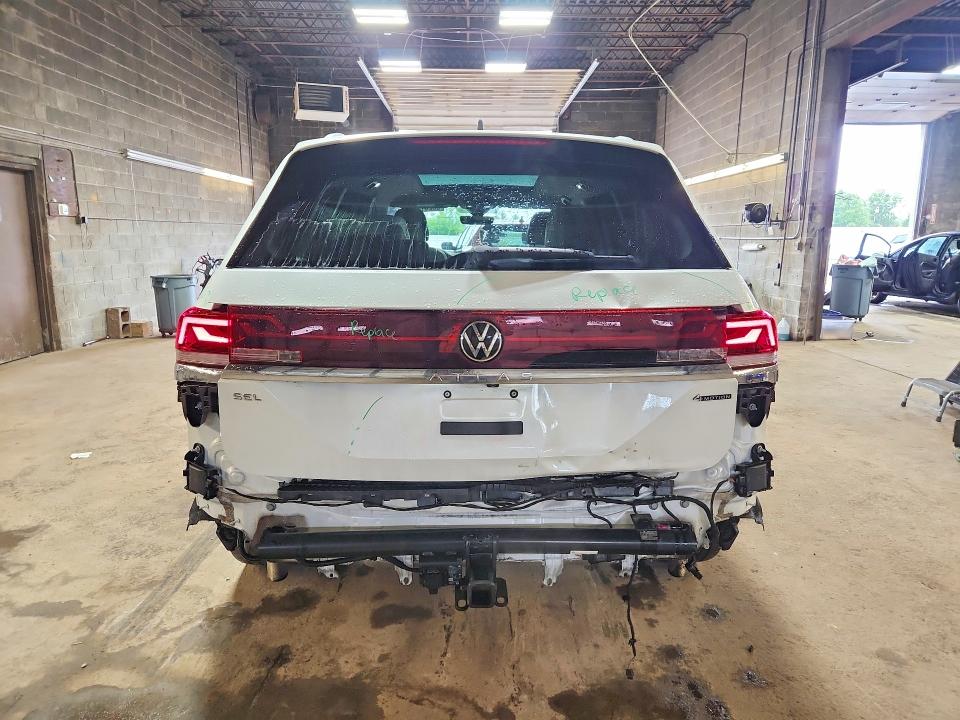 Photo 6 from auction – 2024 VOLKSWAGEN ATLAS with VIN 1V2FR2CA5RC586205