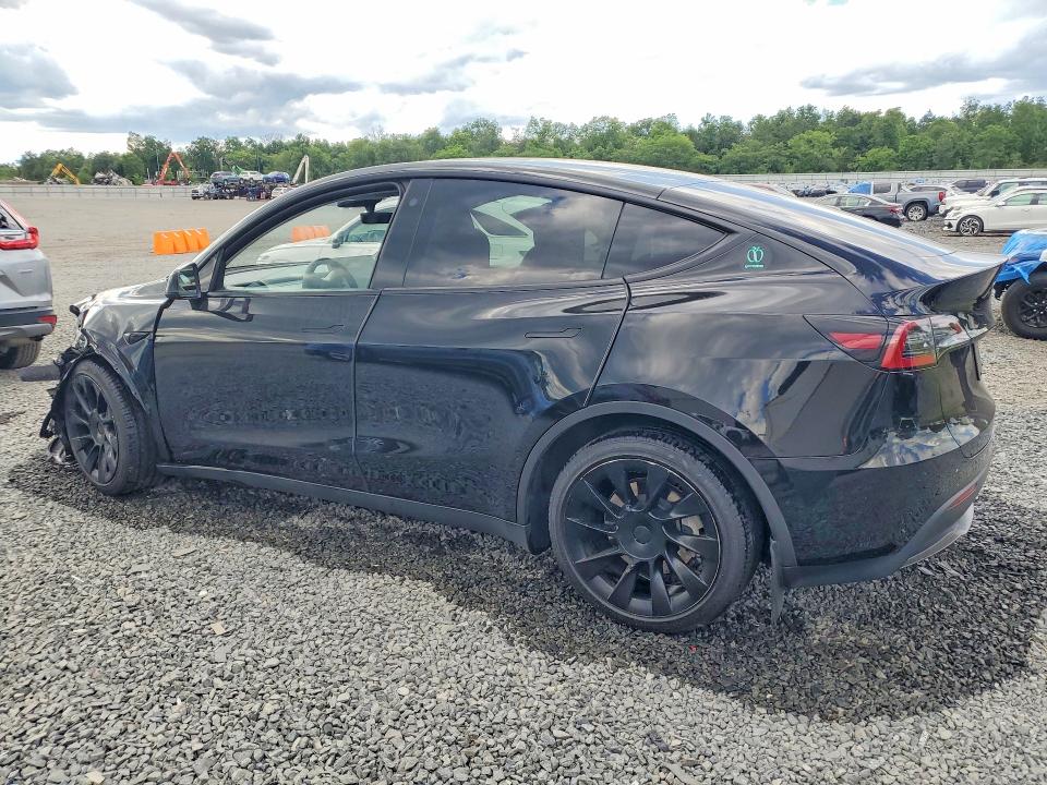 Снимка 2 от търг – 2023 TESLA MODEL Y с VIN 7SAYGAEE2PF694889