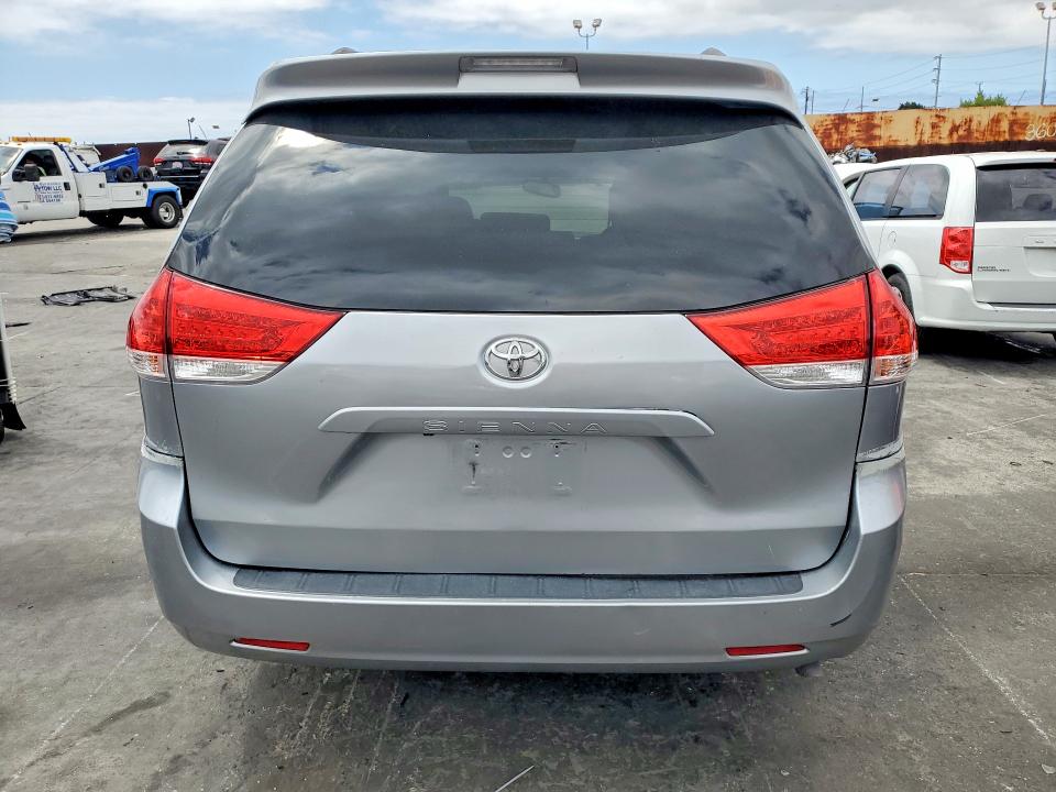 Photo 6 from auction – 2014 TOYOTA SIENNA with VIN 5TDKK3DC1ES460670