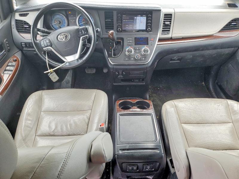 Photo 8 from auction – 2018 TOYOTA SIENNA with VIN 5TDDZ3DC5JS196612
