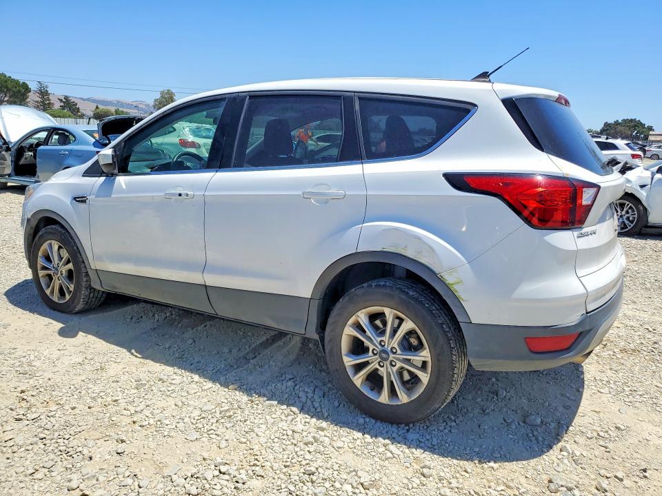 Photo 2 from auction – 2019 FORD ESCAPE with VIN 1FMCU9G91KUB66237