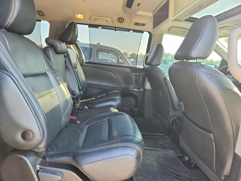 Photo 11 from auction – 2018 TOYOTA SIENNA with VIN 5TDXZ3DC0JS955065