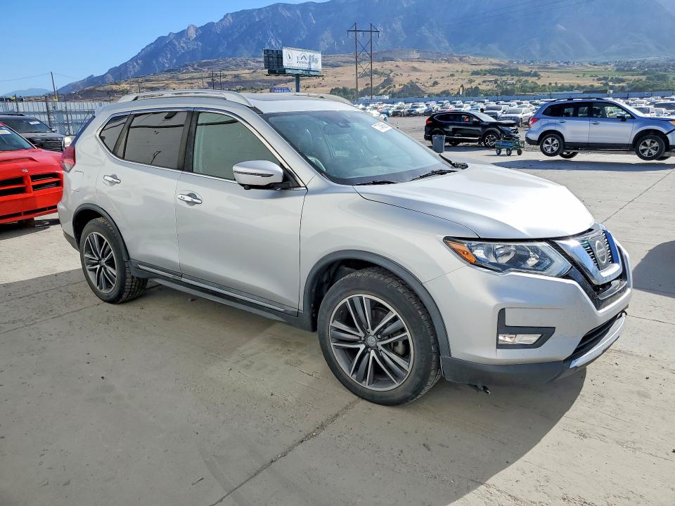 Photo 4 from auction – 2017 NISSAN ROGUE with VIN 5N1AT2MVXHC756647