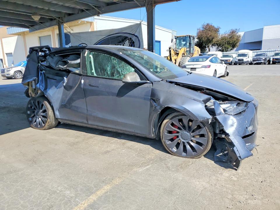 Photo 4 from auction – 2022 TESLA MODEL Y with VIN 7SAYGDEF7NF493240