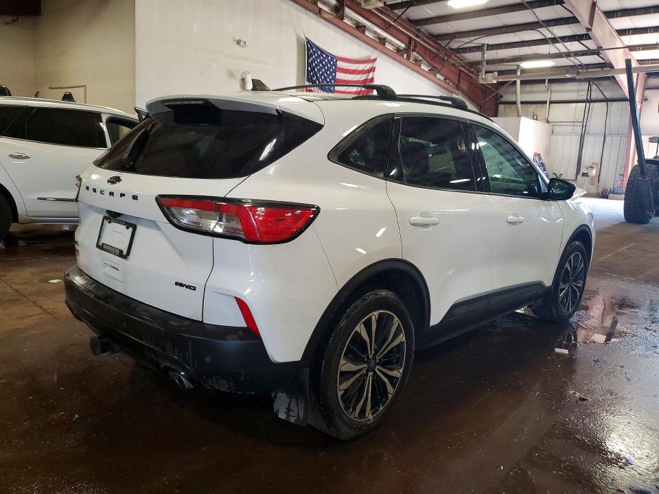 Photo 3 from auction – 2022 FORD ESCAPE with VIN 1FMCU9H95NUA77161