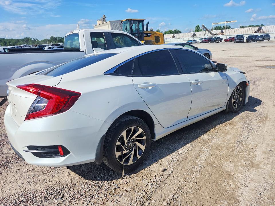 Photo 3 from auction – 2018 HONDA CIVC with VIN 2HGFC2F72JH557024