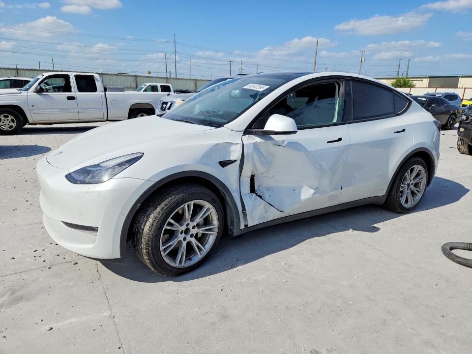 TESLA MODEL  Y 2022 with VIN 7SAYGAEE4NF570202 - Photo from auction