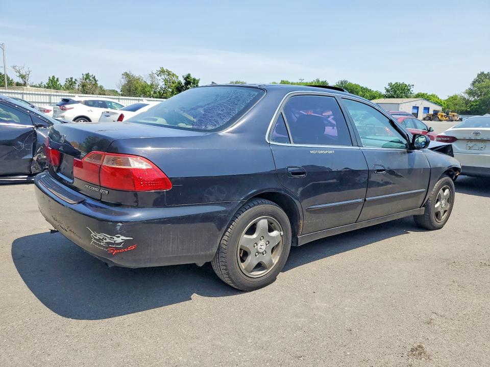 Снимка 3 от търг – 2000 HONDA ACCORD с VIN 1HGCG1659YA018666