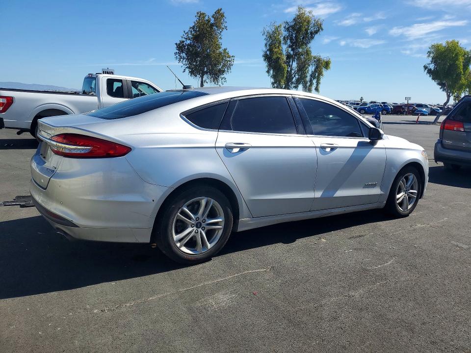 Photo 3 from auction – 2018 FORD FUSION with VIN 3FA6P0LU6JR224854