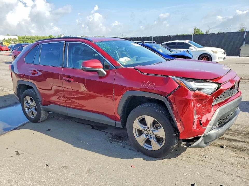 Photo 4 from auction – 2022 TOYOTA RAV4 with VIN 2T3W1RFV3NW195156