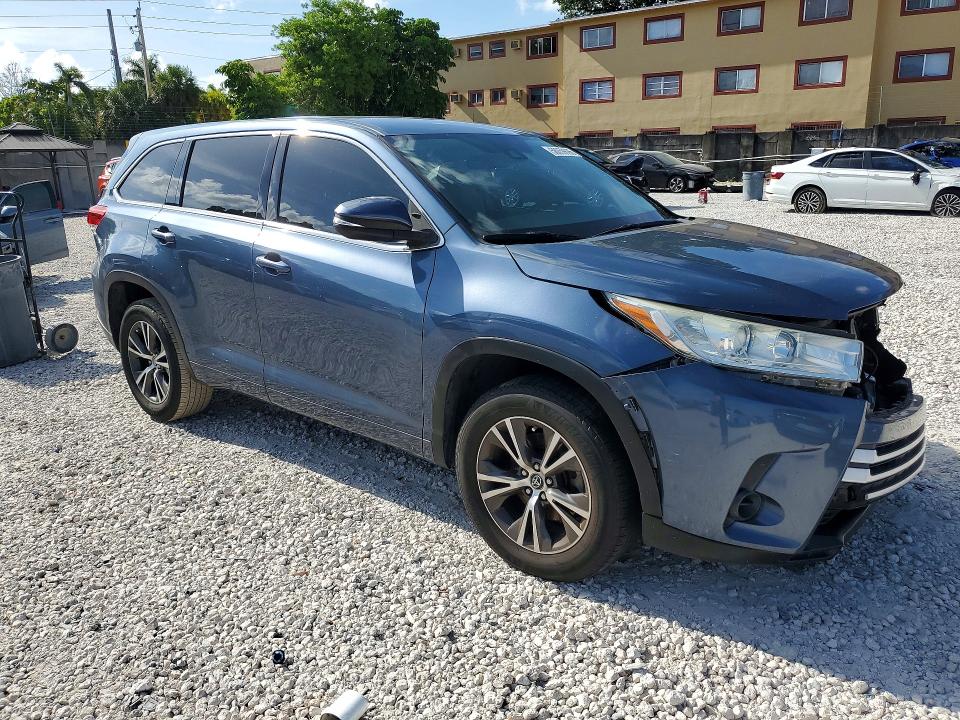 Photo 4 from auction – 2017 TOYOTA HIGHLANDER with VIN 5TDZARFHXHS032355