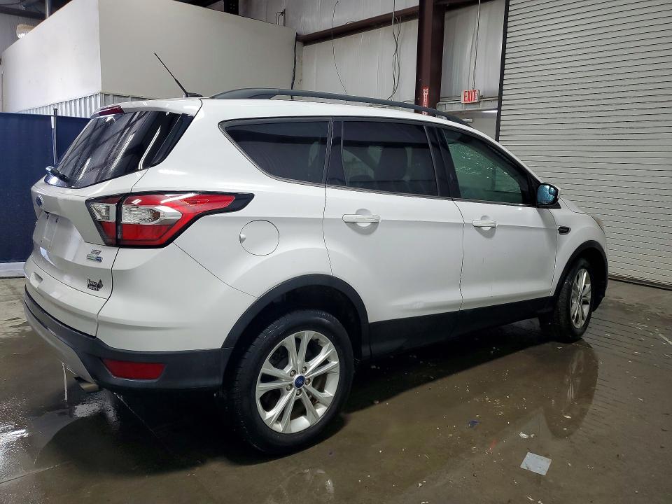 Photo 3 from auction – 2018 FORD ESCAPE with VIN 1FMCU9GD9JUD36847