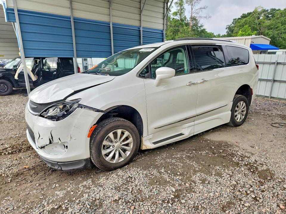 CHRYSLER PACIFICA 2018 with VIN 2C4RC1BG5JR217484 - Photo from auction