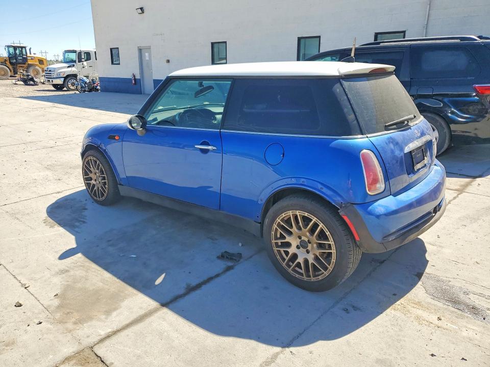Photo 2 from auction – 2006 MINI COOPER with VIN WMWRC33596TK73207