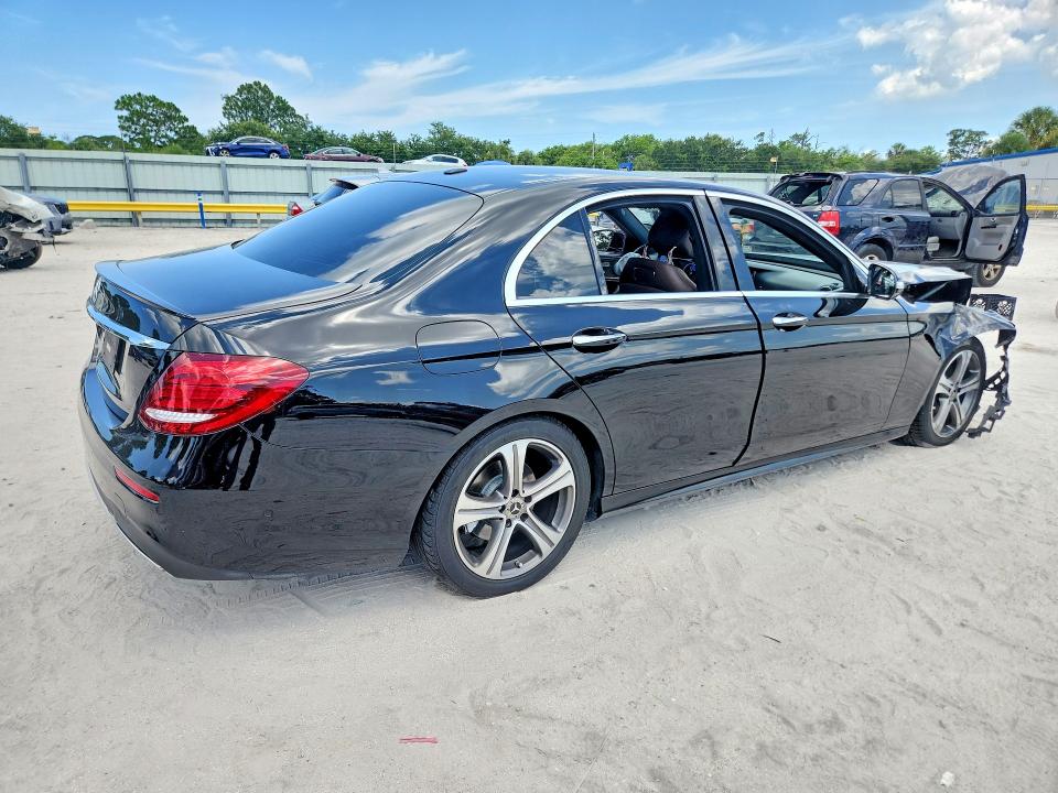 Photo 3 from auction – 2018 MERCEDES-BENZ E with VIN WDDZF4JB9JA480957