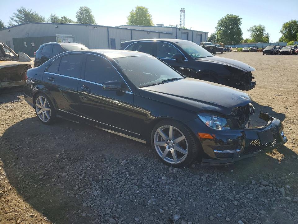 Photo 4 from auction – 2012 MERCEDES-BENZ C with VIN WDDGF8BB5CA647069