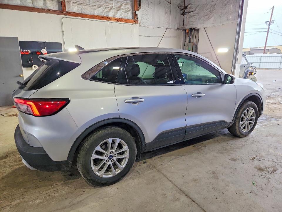 Photo 3 from auction – 2020 FORD ESCAPE with VIN 1FMCU9G64LUA97115