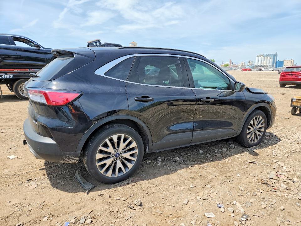 Photo 3 from auction – 2022 FORD ESCAPE with VIN 1FMCU9J92NUB87000