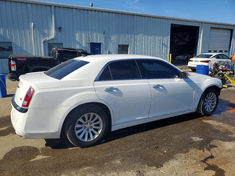 Photo 3 from auction – 2013 CHRYSLER 300 with VIN 2C3CCAAG3DH615332