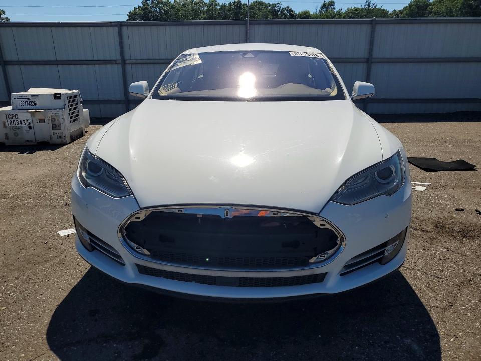 Photo 5 from auction – 2014 TESLA MODEL S with VIN 5YJSA1H1XEFP55657
