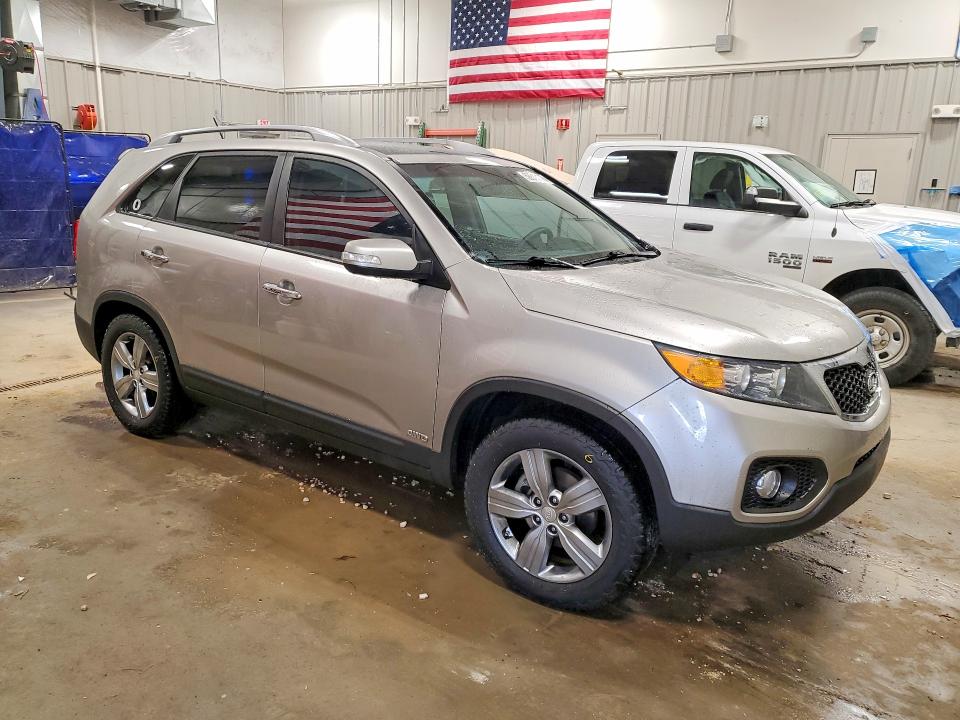 Photo 4 from auction – 2013 KIA SORENTO with VIN 5XYKUDA2XDG391338