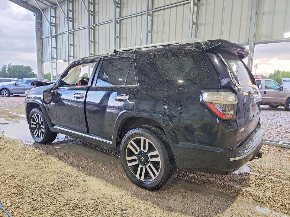 Photo 2 from auction – 2018 TOYOTA 4RUNNER with VIN JTEBU5JR0J5600511