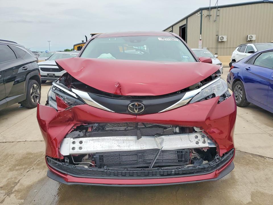 Photo 5 from auction – 2026 TOYOTA SIENNA with VIN 5TDKRKEC0TS311099