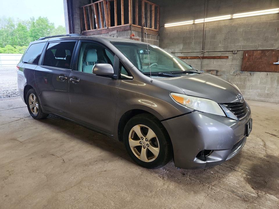 Photo 4 from auction – 2011 TOYOTA SIENNA with VIN 5TDKK3DC8BS142556