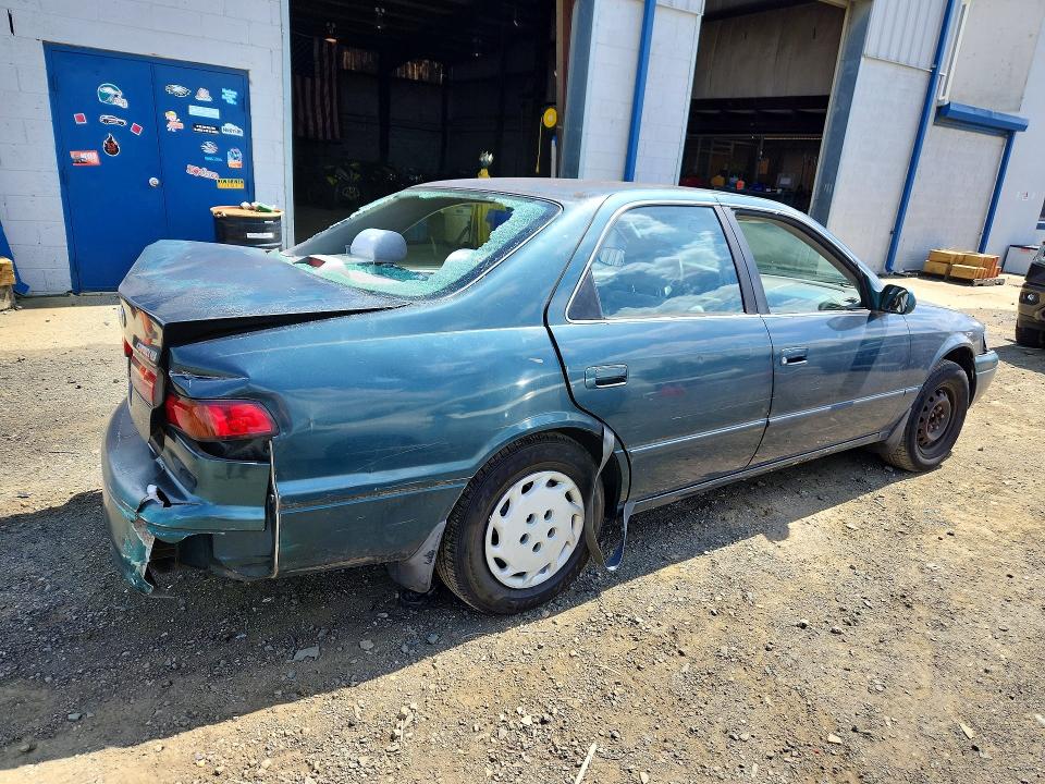 Photo 3 from auction – 1998 TOYOTA CAMRY with VIN JT2BG22K5W0139508