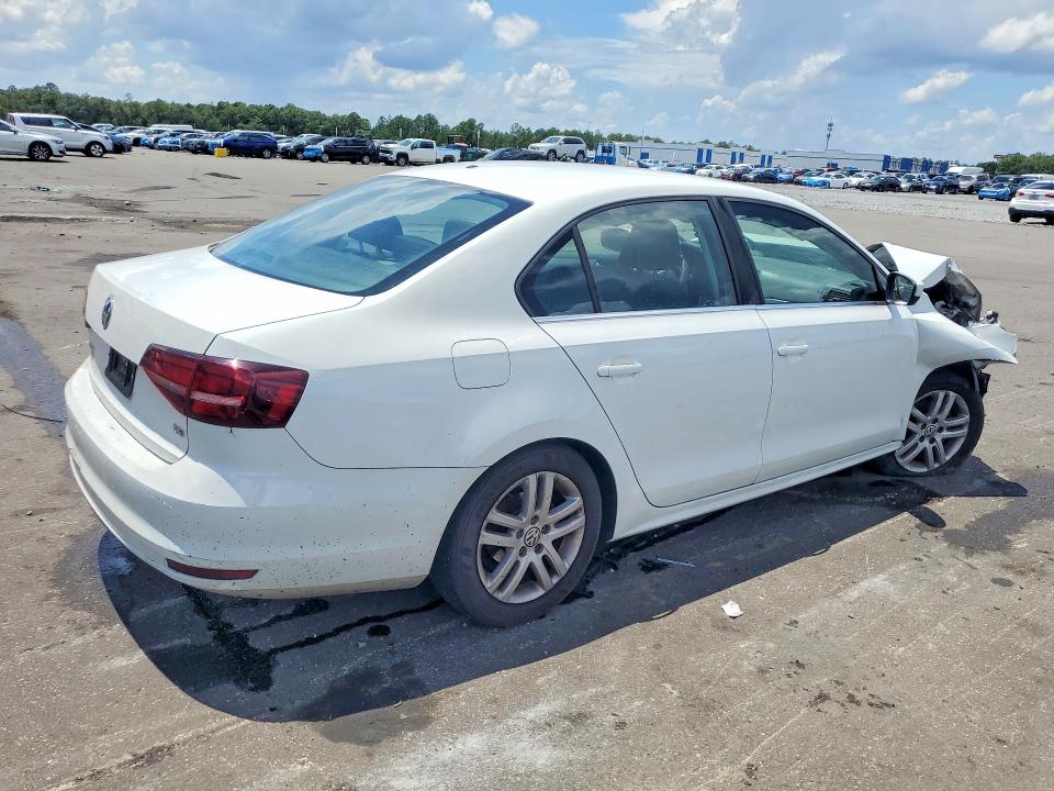 Photo 3 from auction – 2017 VOLKSWAGEN JETTA with VIN 3VW2B7AJ6HM225595