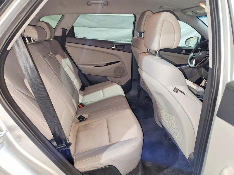 Photo 11 from auction – 2017 HYUNDAI TUCSON with VIN KM8J3CA48HU569662