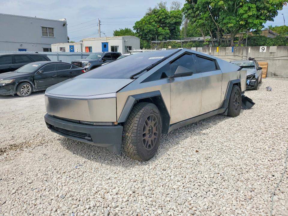 TESLA CYBERTRUCK 2024 with VIN 7G2CEHEE5RA039371 - Photo from auction