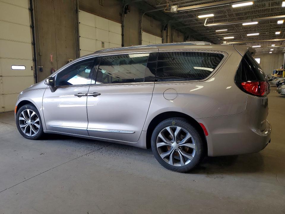 Photo 2 from auction – 2018 CHRYSLER PACIFICA with VIN 2C4RC1GG7JR163436