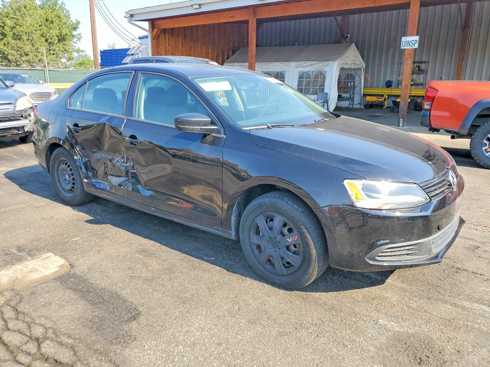 Photo 4 from auction – 2014 VOLKSWAGEN JETTA with VIN 3VW2K7AJ7EM210163